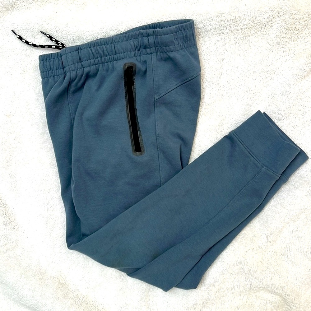 Old Navy blue kids joggers. Size m(8)